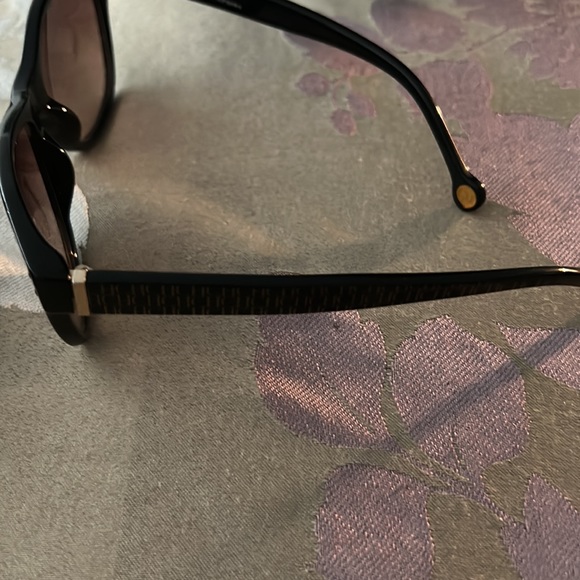 Carolina Herrera sunglasses, gentle use. Very elegant, brown color. - Picture 3 of 4